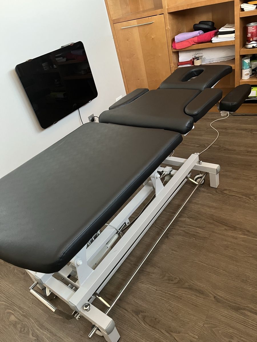 Lettini & sedie per cosmetici: Table de physio Swissmassage Reduca Plus, comme neuve – Nuovo (secondo la descrizione) da Laupen BE venduto da did_slz7 1
