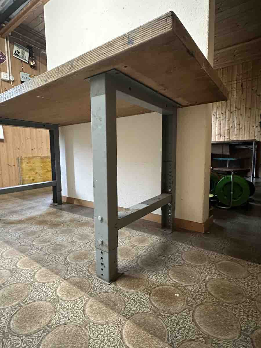 Werkbänke: Sturdy Workbench with Metal Frame, Used Condition – Gebraucht aus Elsau von MANWITHVAN 3