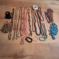 Lot Stein- und andere Ketten
