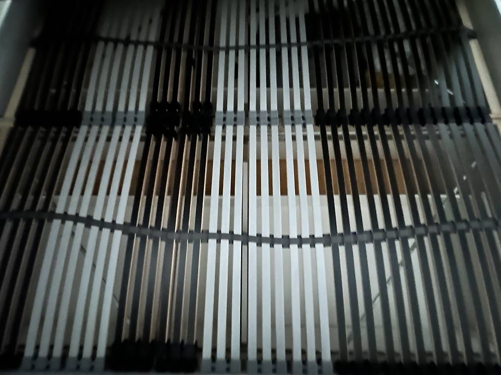Lits: Bettrahmen mit Lattenrost 160x200 – D'occasion à Muttenz par anna123 2