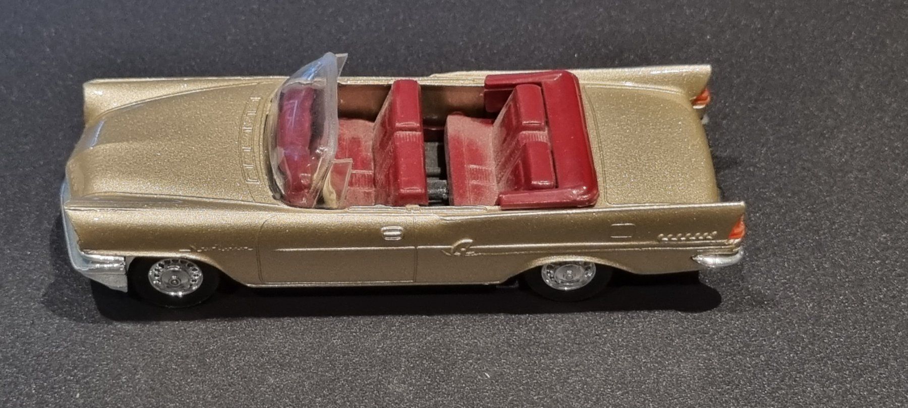 Chrysler Modellini d'auto: Modellauto Chrysler New-Yorker – Usato da Lachen SZ venduto da LinDiscount
