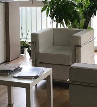 Poltrone: poltrona in similpelle bianca – Usato da Chiasso venduto da cor_5qwh