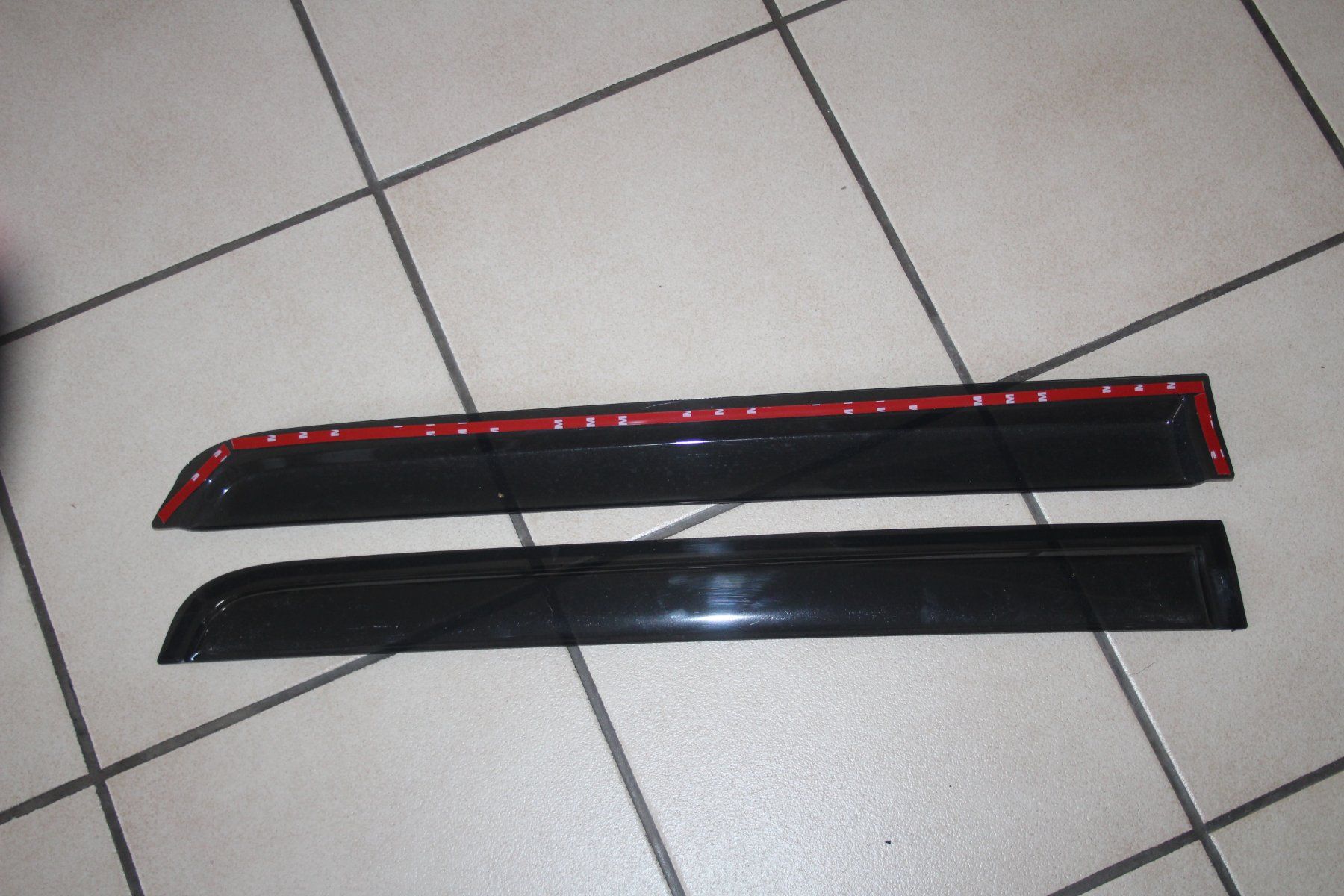 Jeep Tutti pezzi di ricambio auto: Windabweiser Jeep Grand Cherokee WK2 2011-2021 – Nuovo (secondo la descrizione) da Grenchen venduto da juebo 1