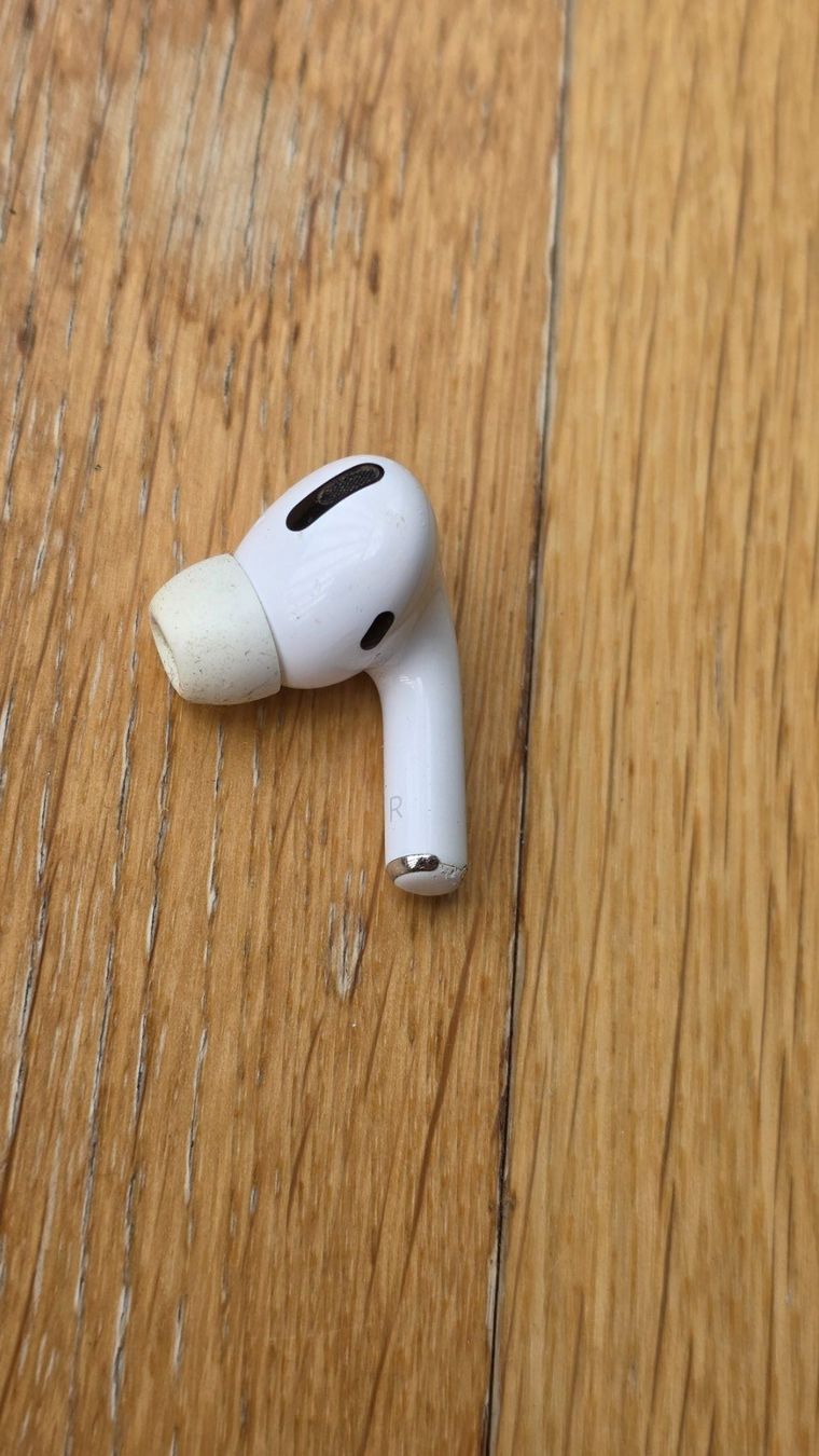 Apple Casques audio: Apple Airpods Pro 1 - Right earbud – D'occasion à Zürich par cha_gg8d