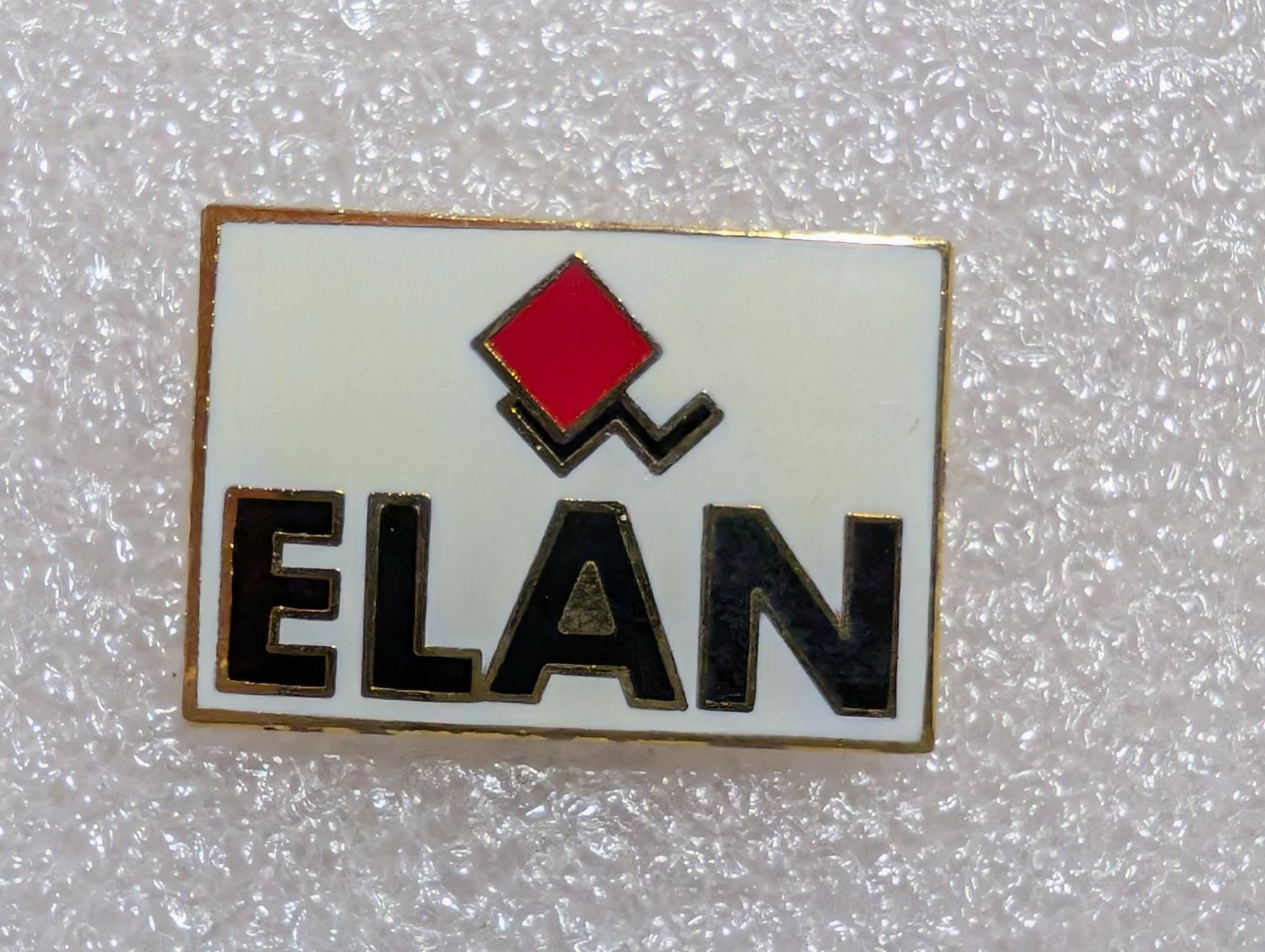 Plaketten & Abzeichen: Ansteckpin 252: Elan – Gebraucht aus Oppligen von Pin-Fall-Shop