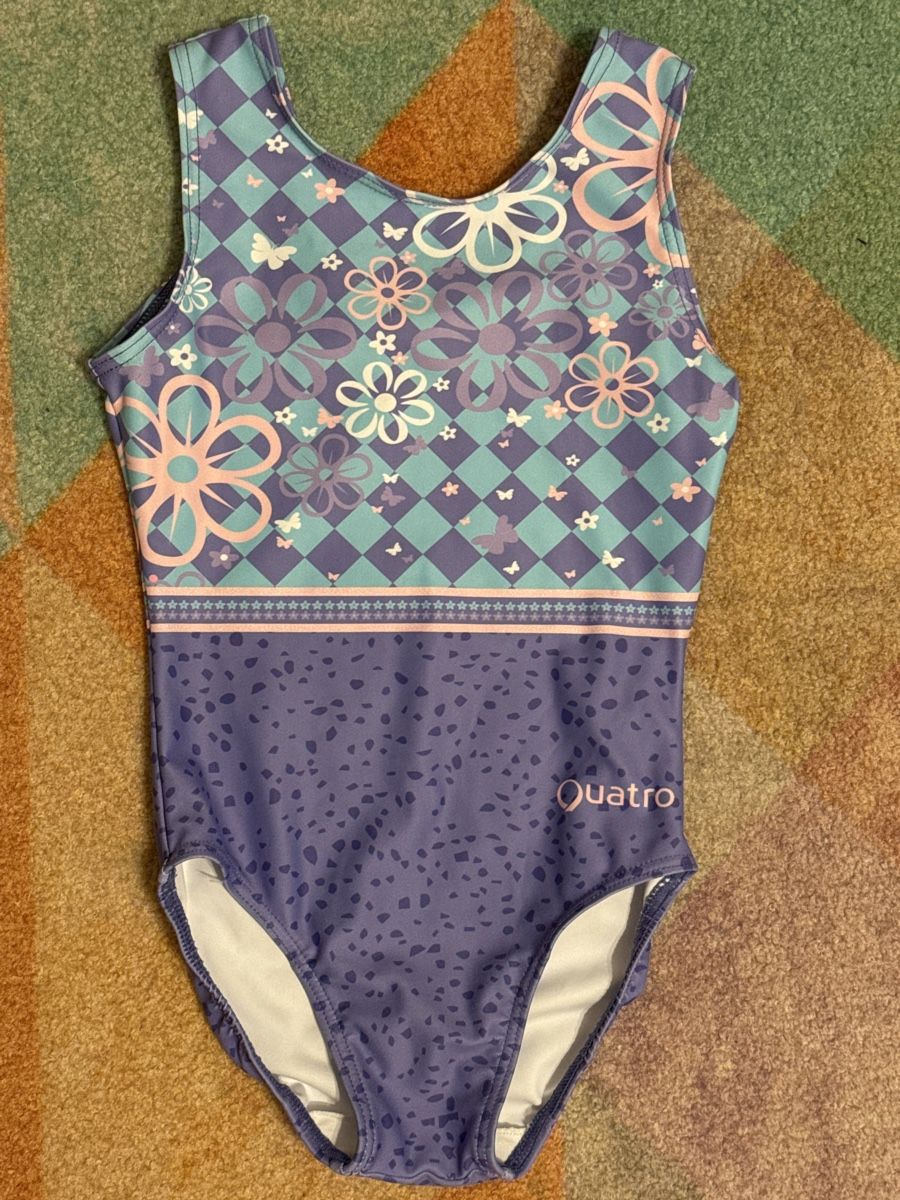 Scarpe, pantaloni & magliette da ginnastica: Quatro Turnanzug Gr. 104 – Usato da Dällikon venduto da nela184
