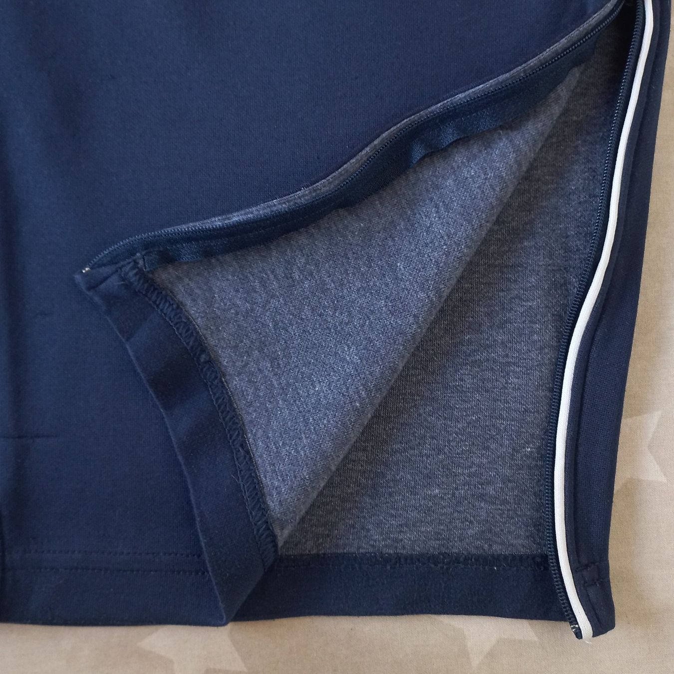 Nike Pantalons: Vintage Nike Jogging (L) – D'occasion à Chamoson par Sapoloshop 2