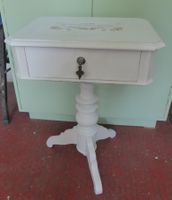 Antikes Tischli mit Schublade - Vintage weiss restauriert