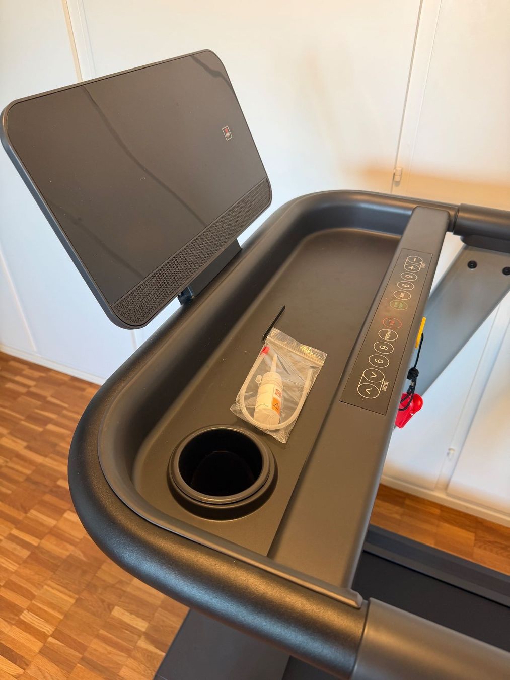Maxxus Vélos d'appartement: Laufband – Neuf (Voir description) à Rüdlingen par Pocketknife 2