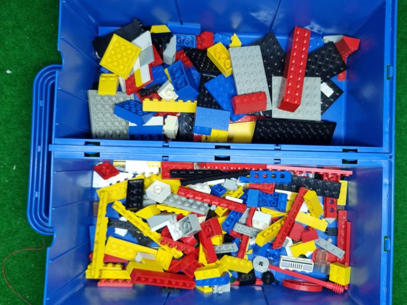 Lego Spielzeuge: Lego Box mit vielen Bauteilen Lot – Gebraucht aus geroldswil von Gumball1