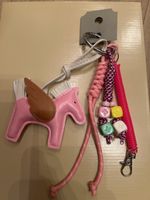 Pinker Pegasus Schlüsselanhänger mit bunten Details!