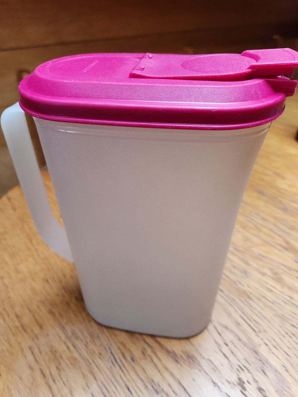 Tupperware Contenitori & Simili: Tupperware Krug 2.0l Dunkelrot, – Usato da Gstaad venduto da Meiel2020