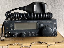 Transceiver  radioamateur Kenwood TS-50 ouvert en fréquence