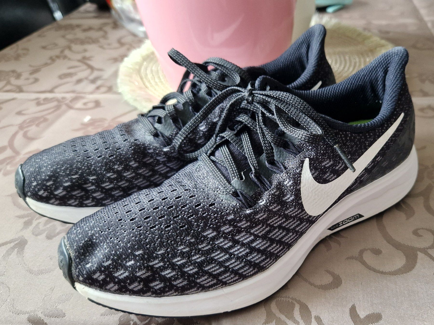 Nike Damenschuhe: Nike Schuhe Grösse 38 Schwarz/Weiss – Gebraucht aus Zürich von sirstians000 3