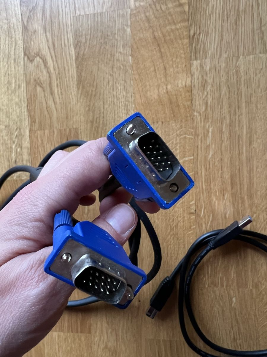 Cavi: VGA Kabel & USB Kabel Set – Usato da Basel venduto da clembou 1
