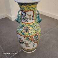 Vase en Porcelaine "Famille Jaune"
