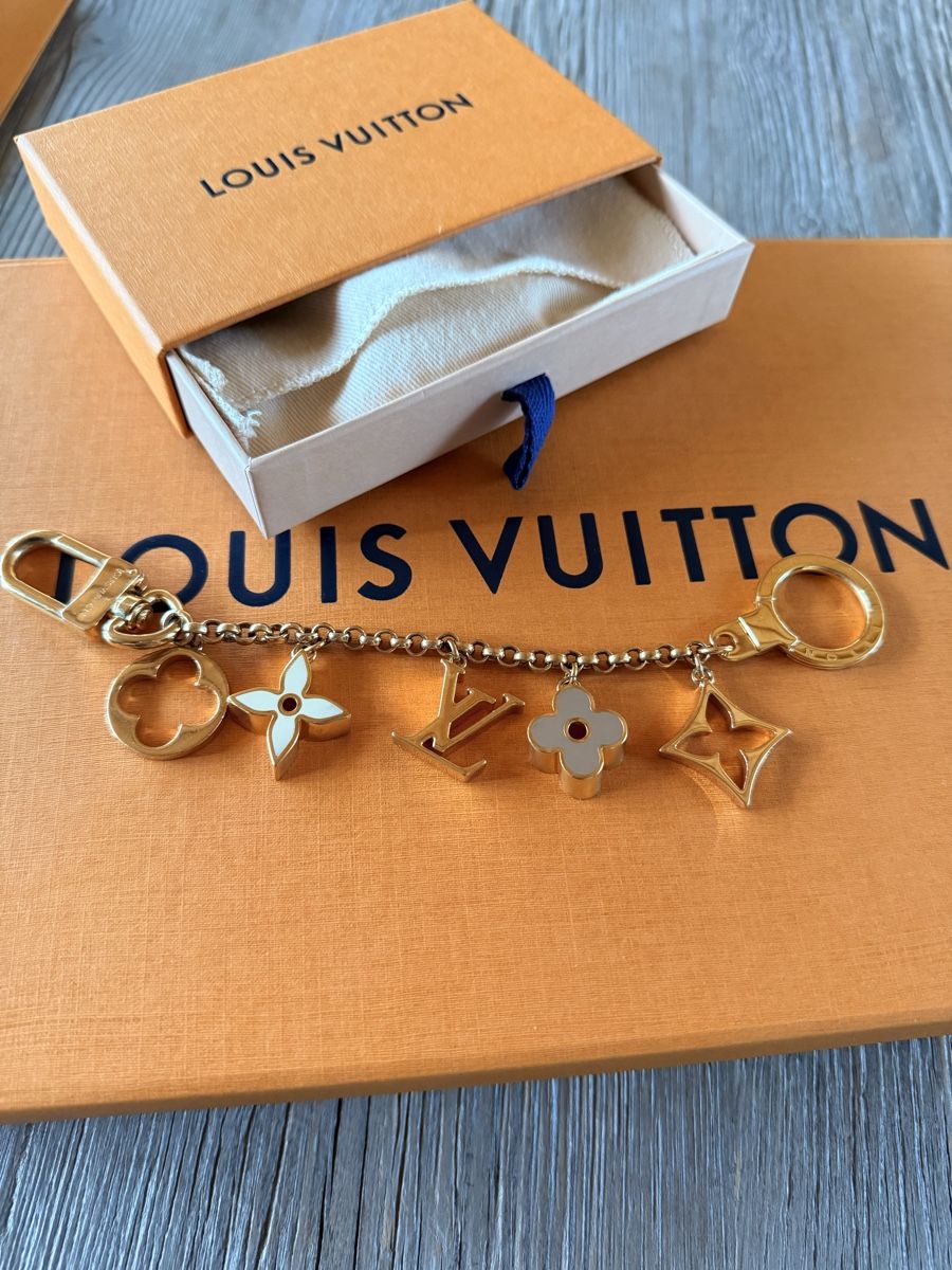 Louis Vuitton Pendentifs: Louis Vuitton – D'occasion à Vétroz par cais