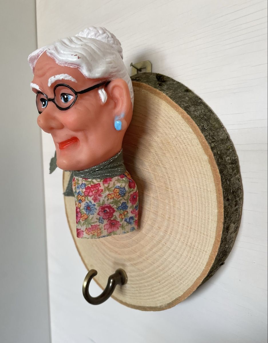 Guardaroba: Garderobe mit Kasperli Figur – Usato da Zürich venduto da Refereefair
