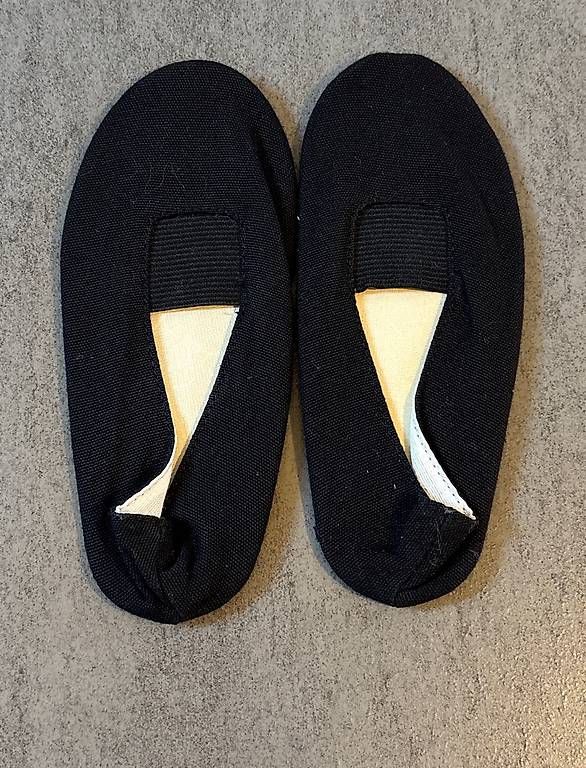 Scarpe da uomo: Geräteschuhe schwarz neu Gr.29 – Usato da Humlikon venduto da Pflanze2