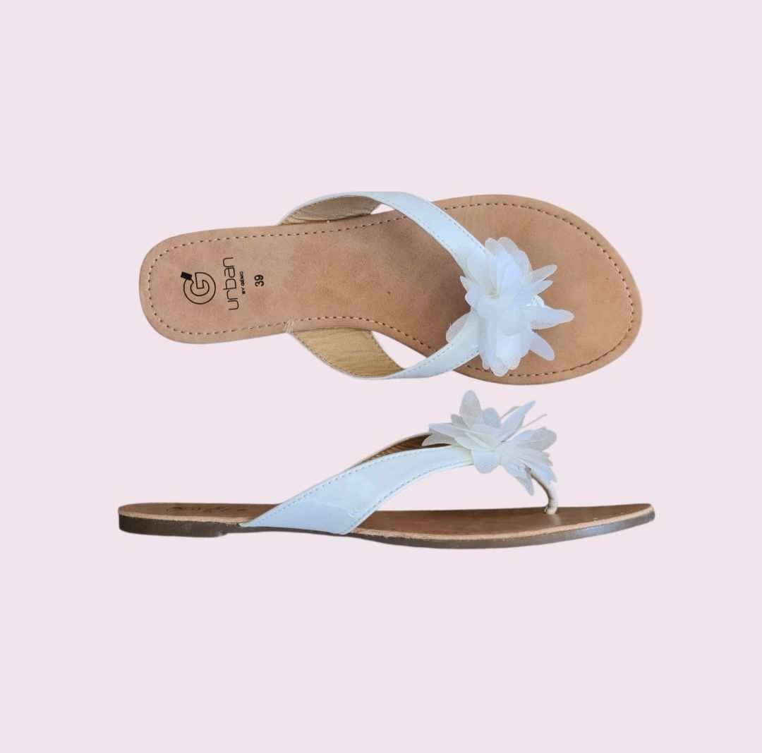 Damenschuhe: Tongs blanches à fleur, taille 39 CH – Gebraucht aus Renens VD von del_t2kx