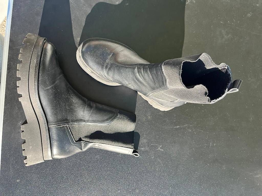 Stradivarius Scarpe da donna: Bottes femme Stradivarius – Usato da Saxon venduto da Nzo 2
