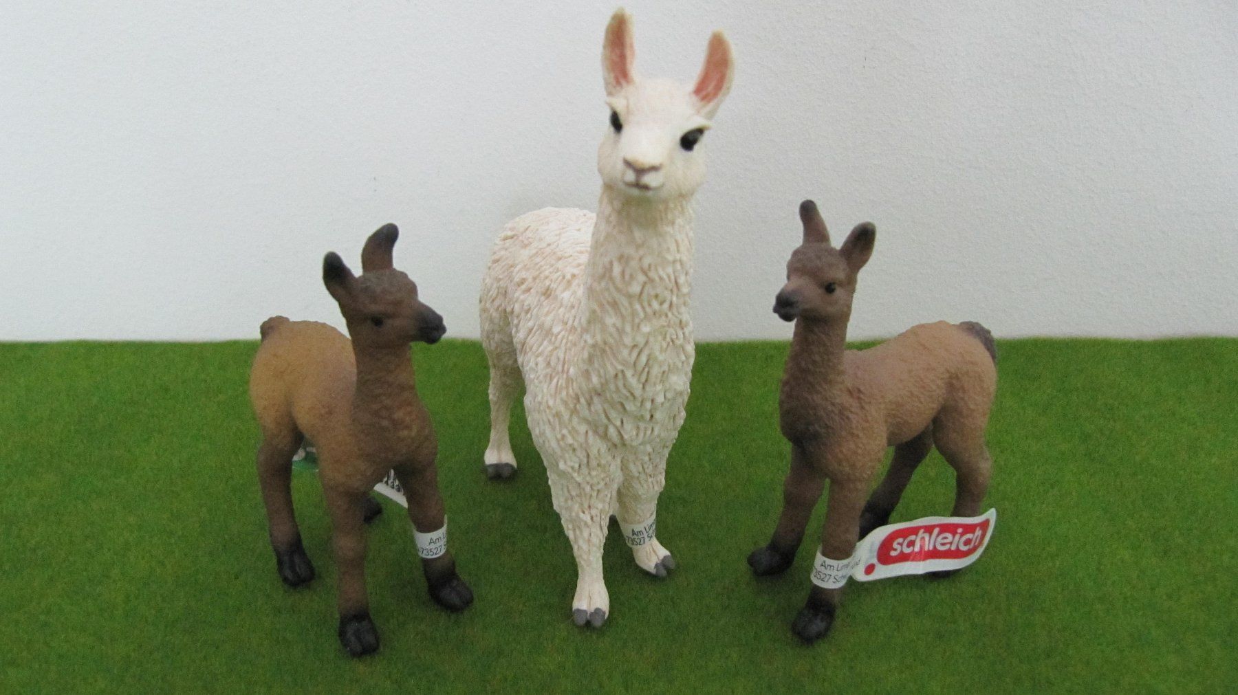 Schleich Spielzeuge: Schleich Lamas mit Fohlen, 3er Set – Neu (gemäss Beschreibung) aus Brunnen von Kiwiland1