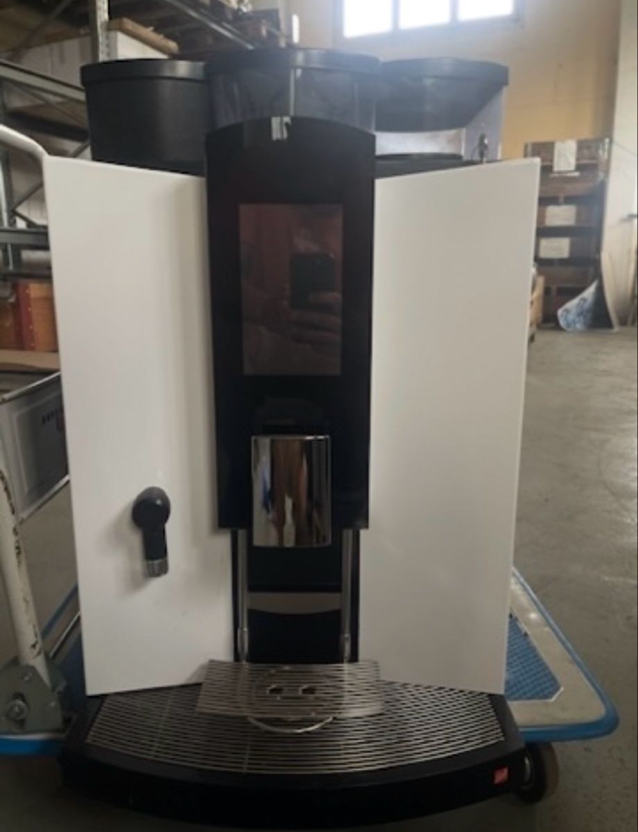 Macchine per caffè & Macchine per espresso: Kaffee&Getränkeautomaten – Usato da Ruswil venduto da Stefan.Marti