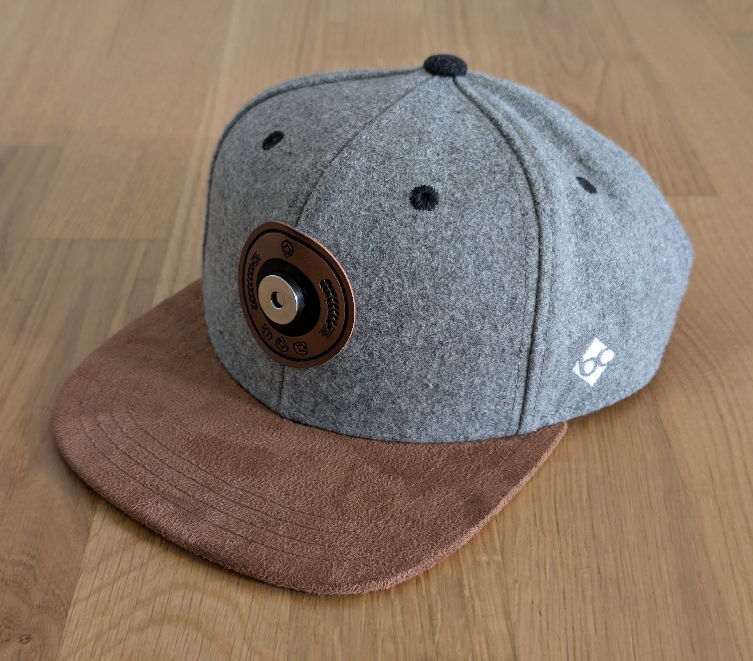Chapeaux, bonnets & casquettes: Snapback Cap mit Magnet für Flaschendeckel – Neuf (Voir description) à Benken ZH par emaerceo 1
