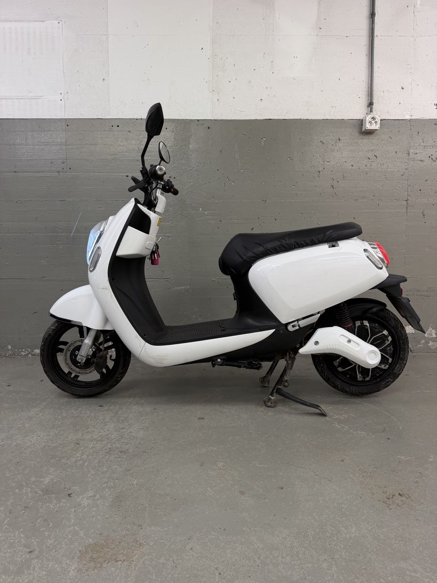 Scooters: E-Roller E-Scooter SunRa Crystal 2 Mit 2 Batterien Akku – Gebraucht aus Zürich von jul_tr2c 1