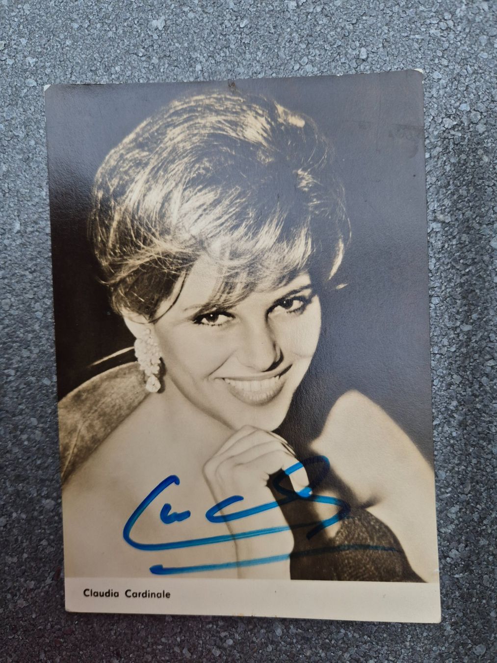 Autografi: Claudia Cardinale Autogramme – Usato da Oberbuchsiten venduto da laffite54 1