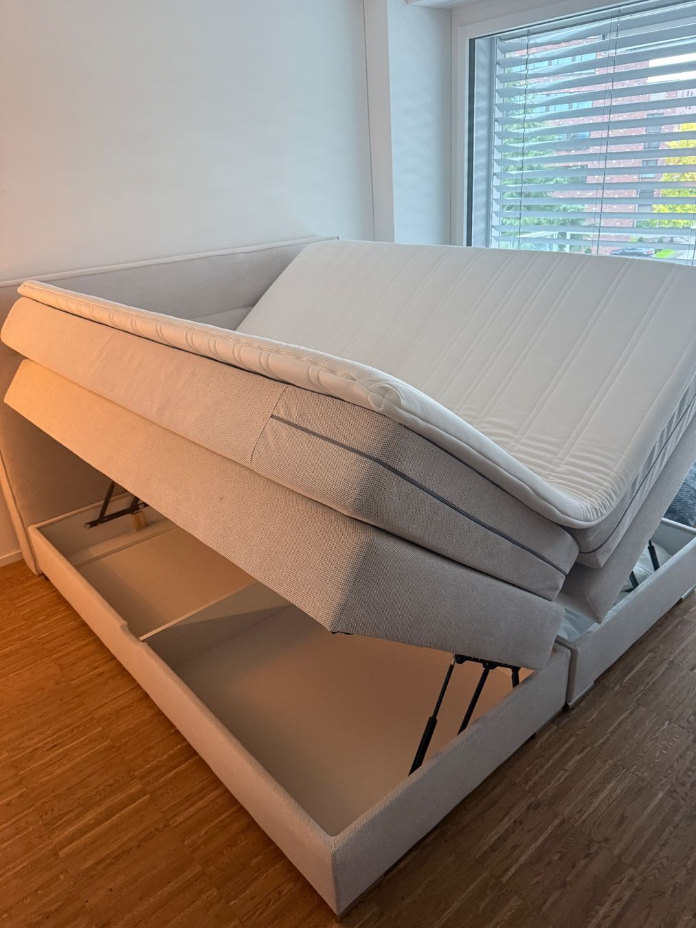 Lits: Boxspringbett mit Topper – D'occasion à Emmenbrücke par ced_f8tz 1