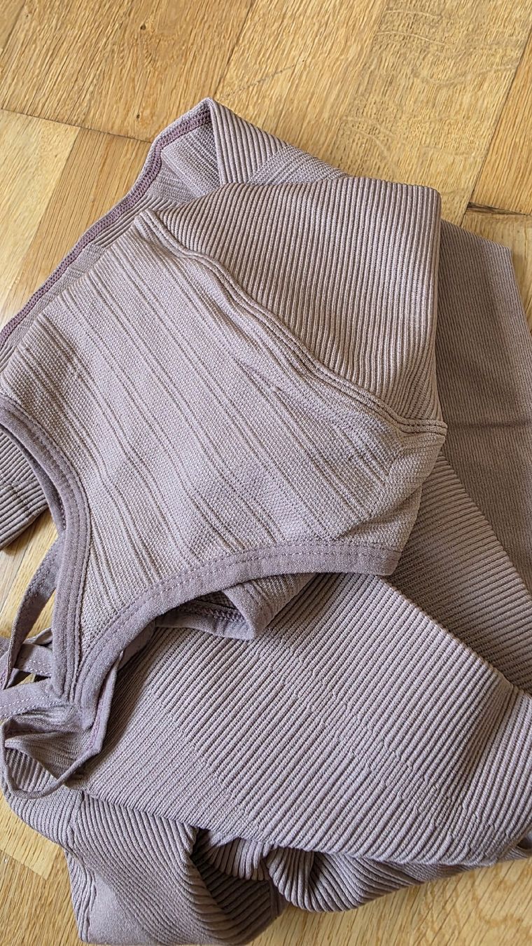 Lotti di vestiti: Sportset – Usato da Dübendorf venduto da Jolenia 4