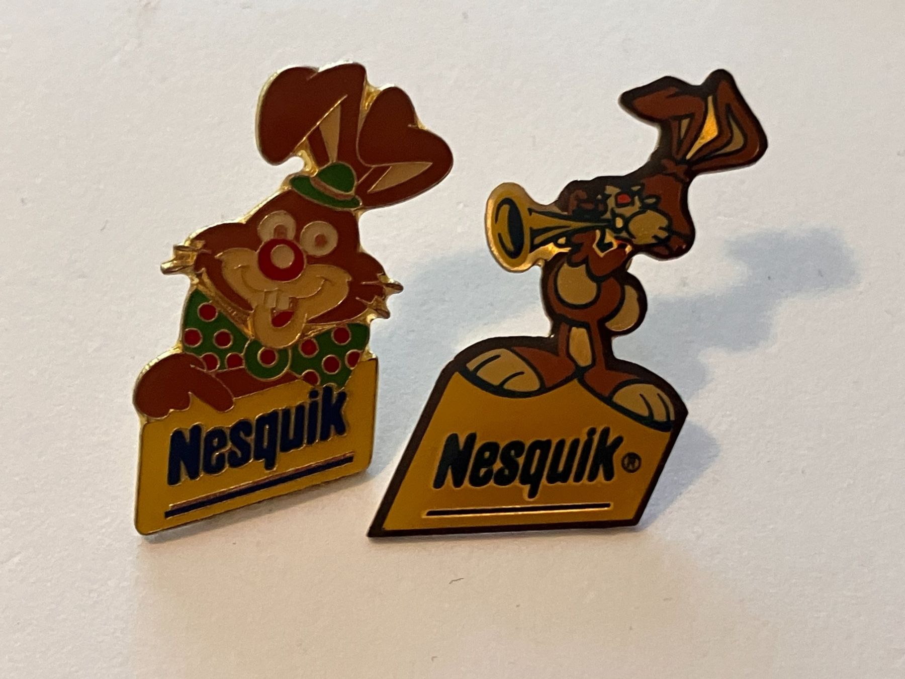 Placchette & Badge: 2 Pin Nesquik – Usato da Basel venduto da djwwpp