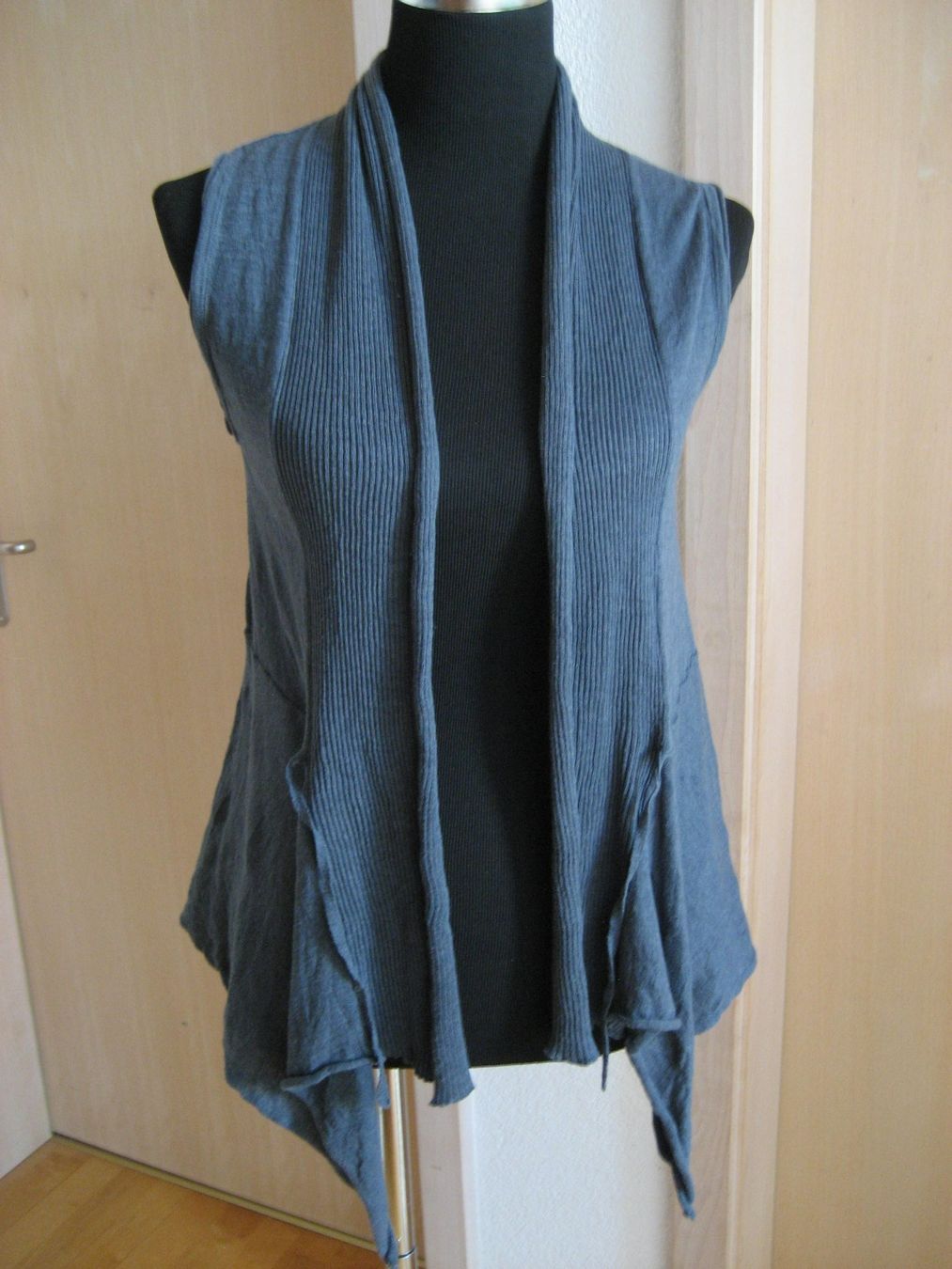 Nile Gilet & Giacche senza maniche: Gilet Nile taille XS – Usato da Delémont venduto da marryb 1