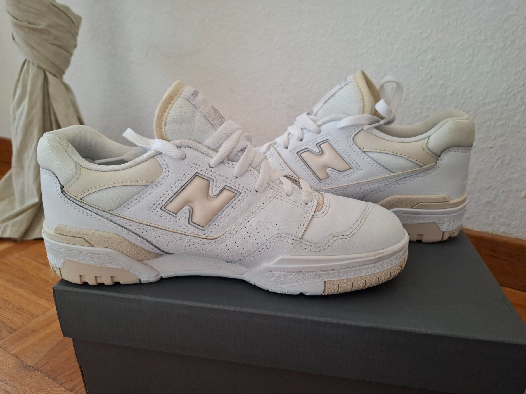 New Balance Scarpe da donna: NEW BALANCE 550 white GR 40 – Nuovo (secondo la descrizione) da Subingen venduto da Lennox31