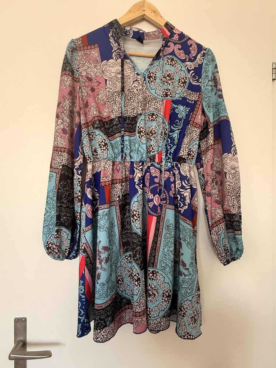 Kleider: Kleid Damen langarm gr M – Gebraucht aus Belp von Lu96
