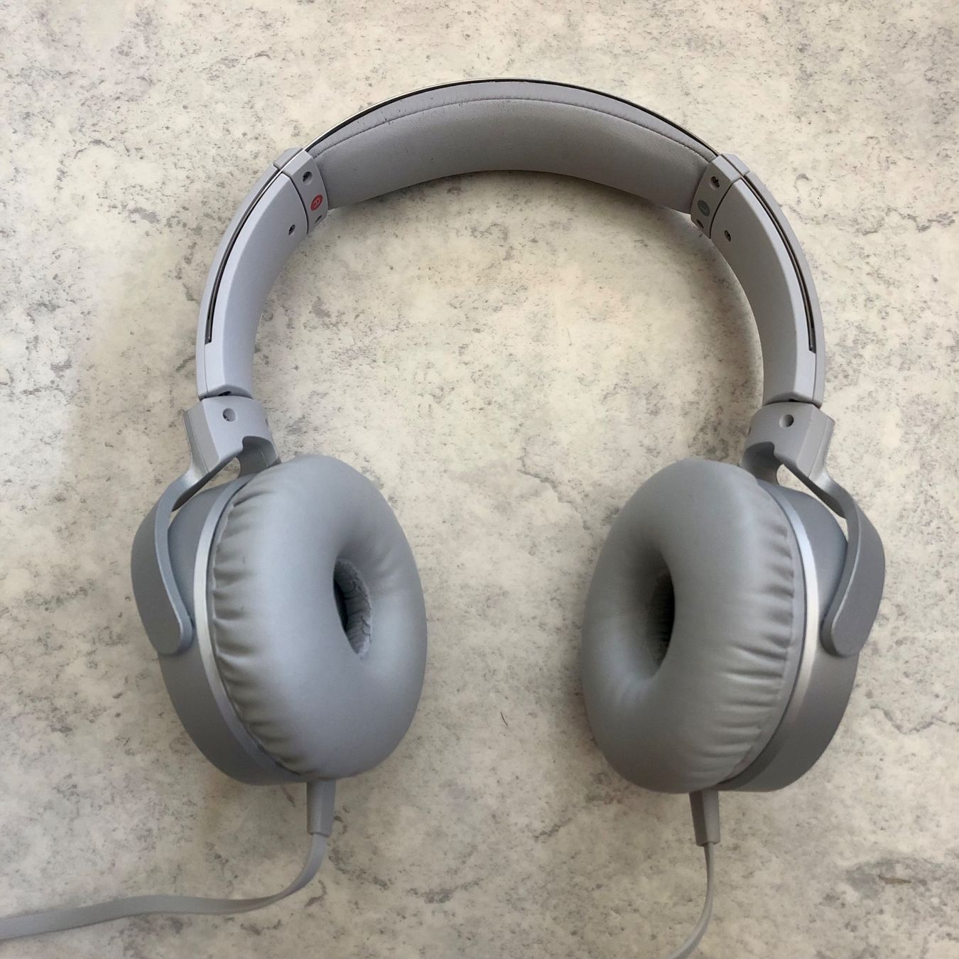 Sony Cuffie: Sony MDR-XB550AP Kopfhörer (Silber) – Usato da Küblis venduto da AlpinePro_GR 1