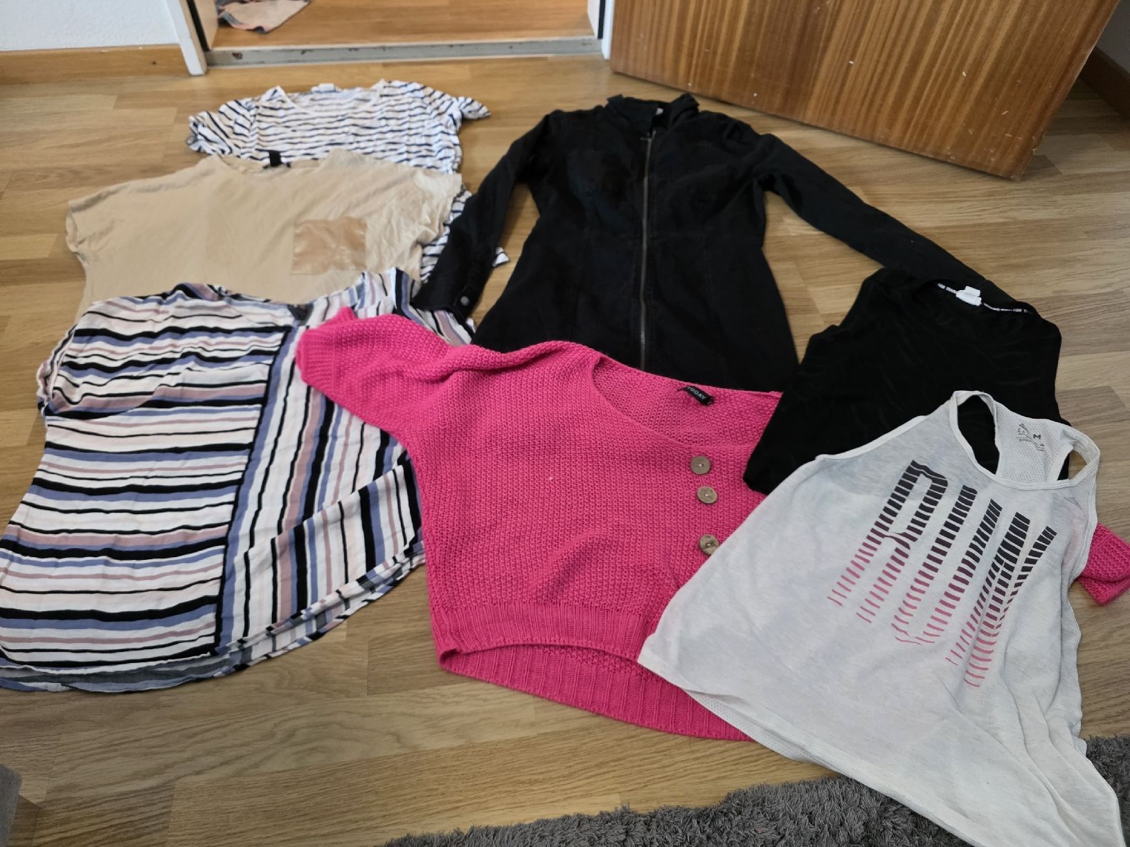 Lotti di vestiti: kleiderpaket damen grösse M – Usato da Büsserach venduto da Seve23.