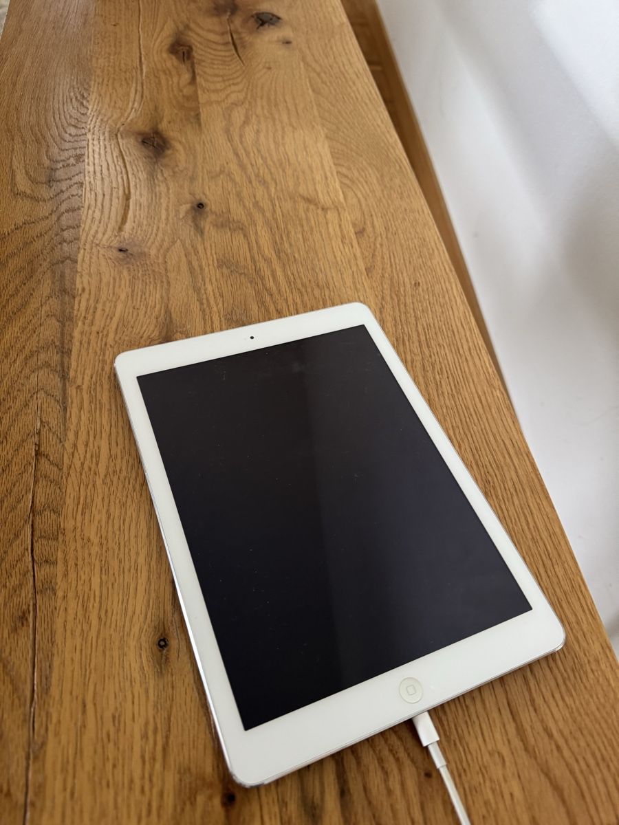 Apple Tablet PC: iPad Air 1. Generation, A1474 – Usato da Zug venduto da seaside_