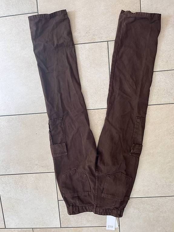 Pantaloni: Pantalon cargo Stradivarius taille 34 – Usato da Yverdon-les-Bains venduto da car_xd5s 2