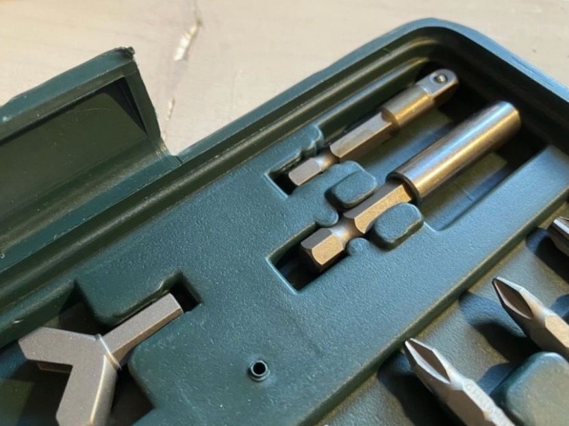 Alle Werkzeuge: 100-tlg. Bit Set MM – Neu (gemäss Beschreibung) aus Heerbrugg von ProBau-Liq 7