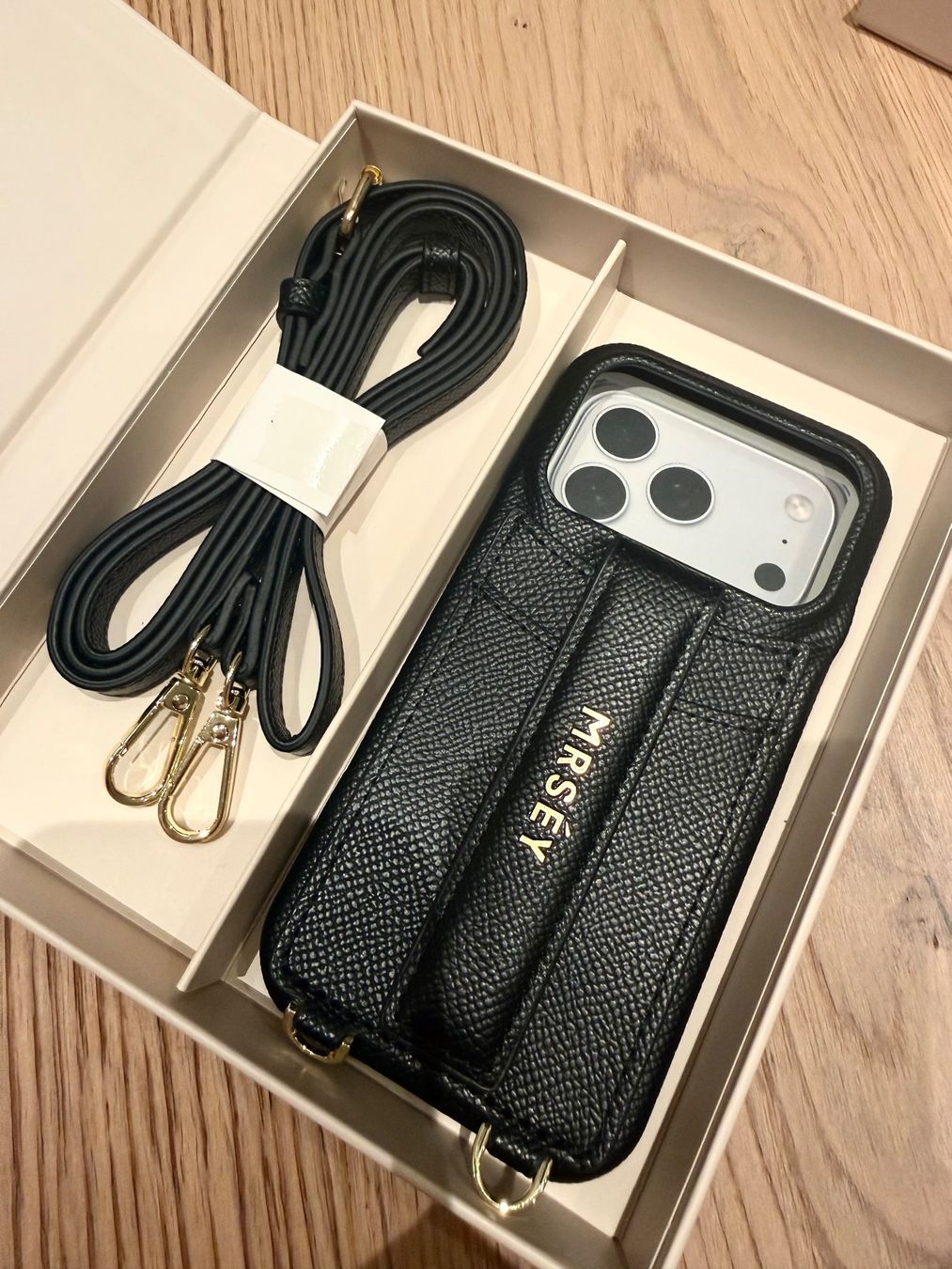 Mrséy Cover & Protezioni schermo: NEU: Mrséy iPhone Hülle mit Strap - schwarz - iPhone 17 Pro – Nuovo e nell'imballaggio originale da Richterswil venduto da KAYLEIGH_77 3