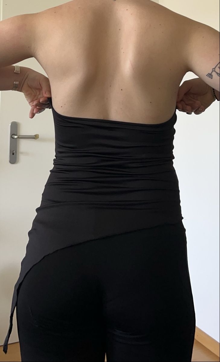 Top: Schwarzes asymmetrisches Too – Usato da Aesch BL venduto da noe_xz5r 2