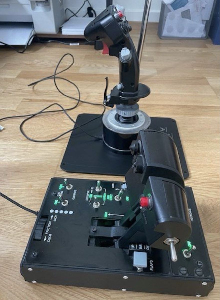 Thrustmaster Manettes: Thrustmaster HOTAS Warthog Flight Stick and Throttle – Neuf (Voir description) à Jens par EverybodyLies