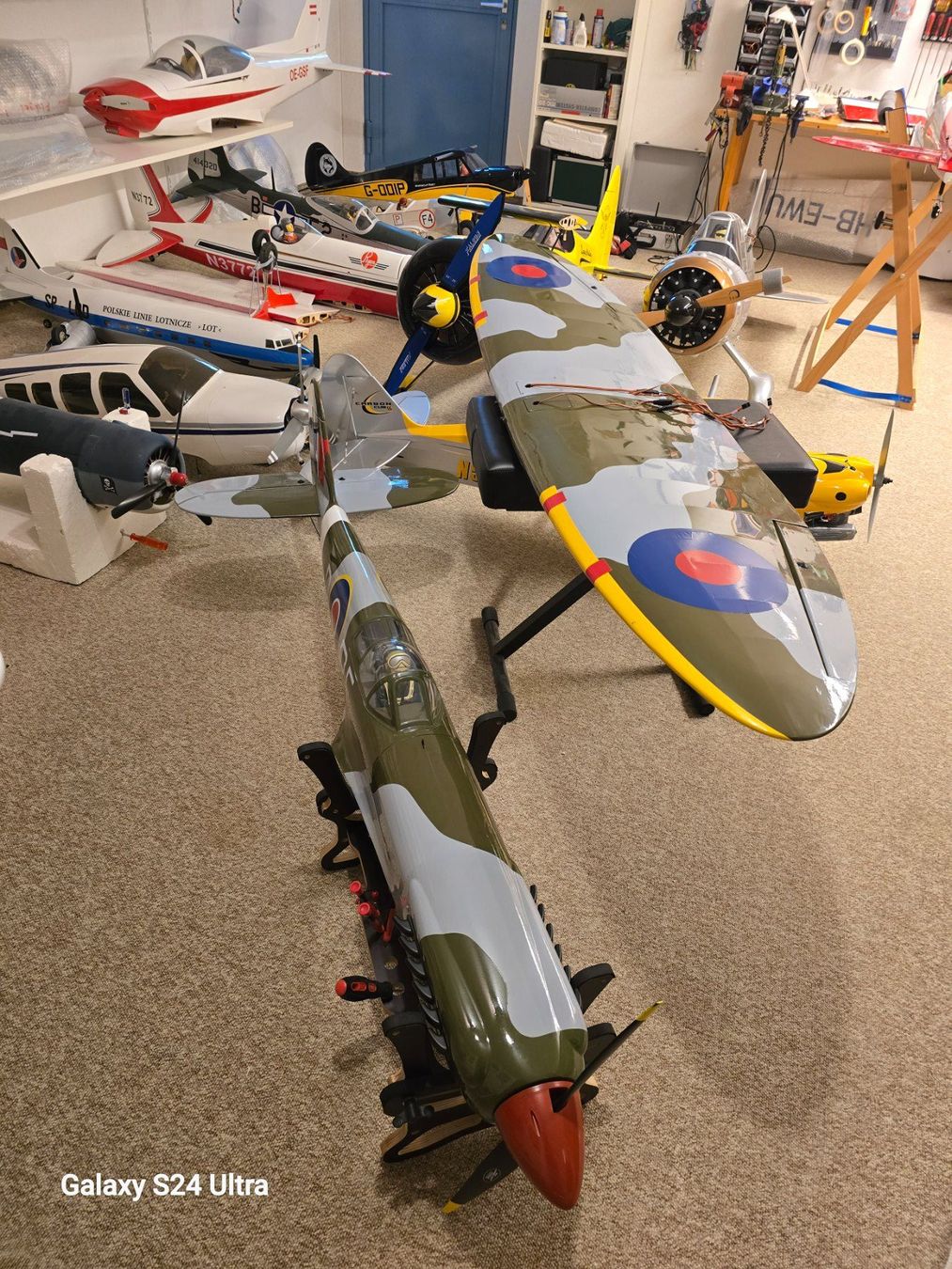 Modellismo RC: Modellflugzeug Spitfire 1:6 ARF Phoenix Model – Usato da Teufen AR venduto da Appenzell04 2