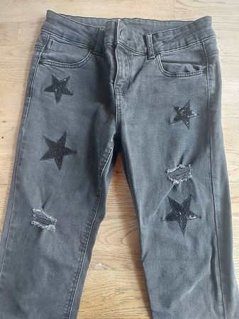 Schwarze Jeans mit Pailletten Grösse 125