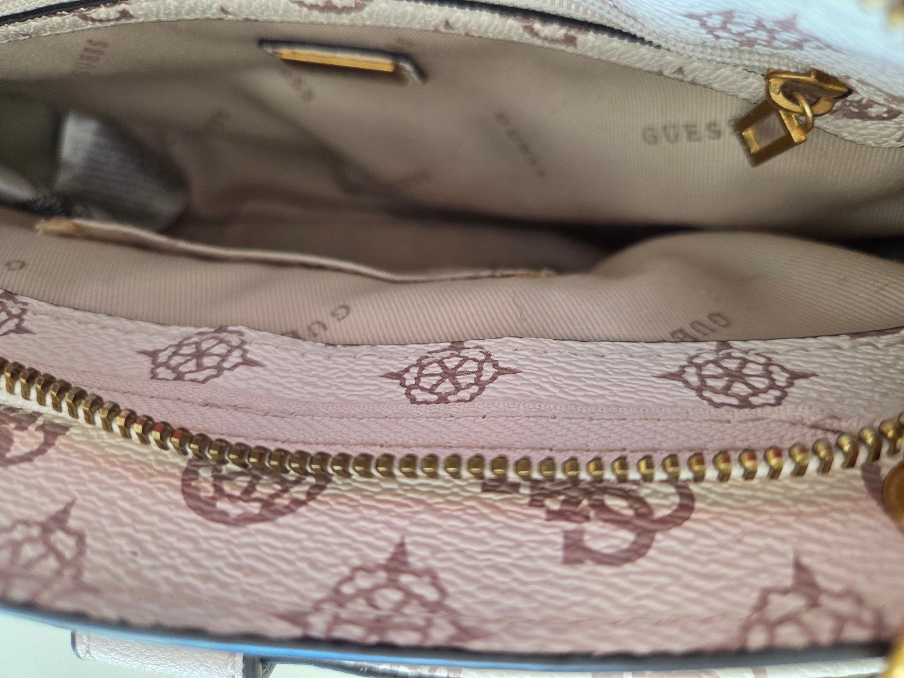 Guess Borse da donna: Umhängetasche von GUESS – Usato da Oberrieden venduto da Smart570 4