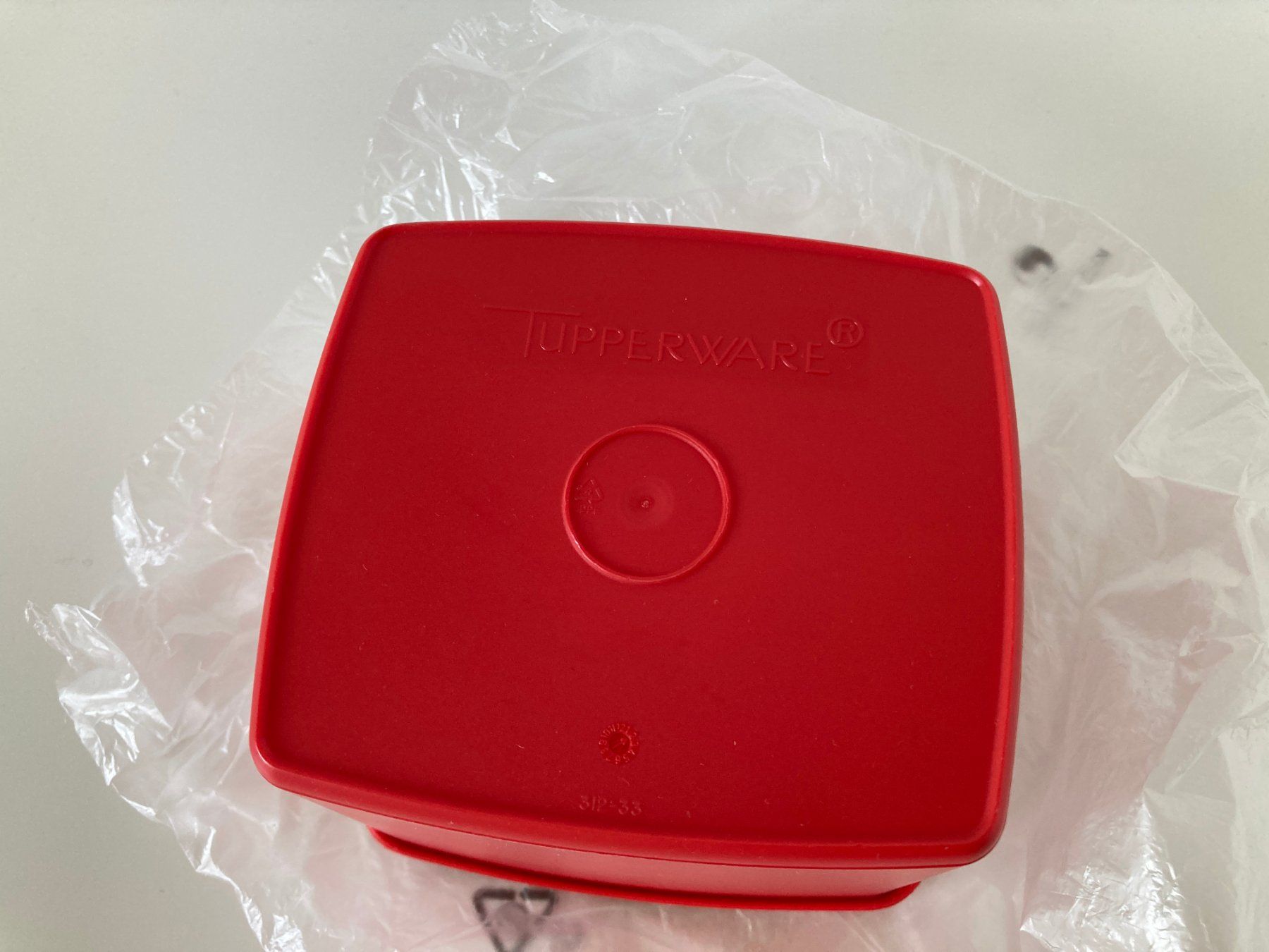 Tupperware Contenitori & Simili: Boîte Tupperware rouge 900ml neuf – Nuovo e nell'imballaggio originale da Biel/Bienne venduto da almercaa 2