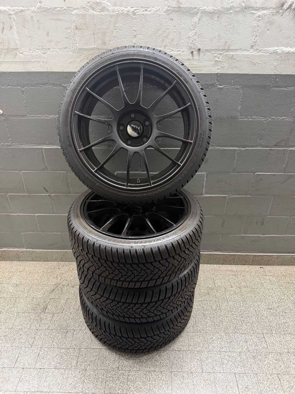 Pneumatici & Ruote complete: 225/40 R18 92V Winter Komplettrad – Usato da Uster venduto da AMAG-Retail-Uster