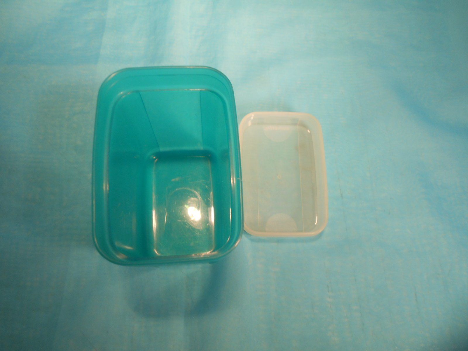 Tupperware Contenitori & Simili: Tupperware Swing Box, türkis, 4.5dl – Usato da Bellach venduto da JingleCherry 4